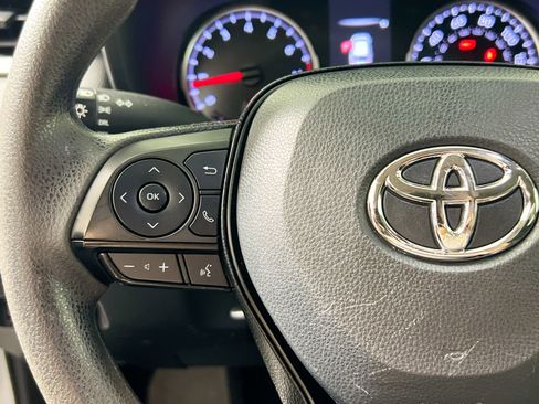 Used 2022 Toyota RAV4 LE image 18