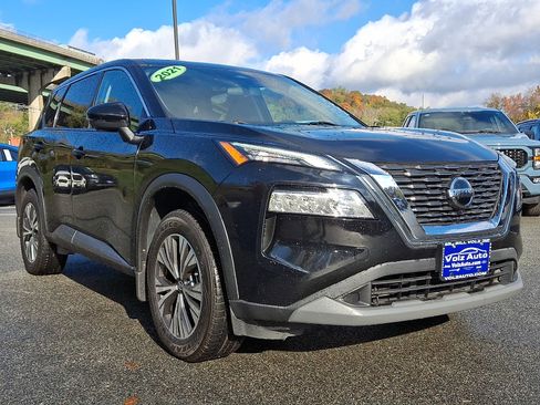 Used 2021 Nissan Rogue SV image 2