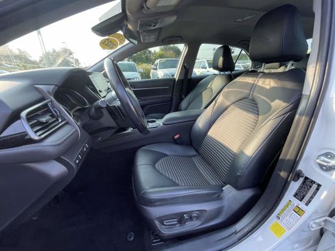 Used 2022 Toyota Camry SE FWD image 16