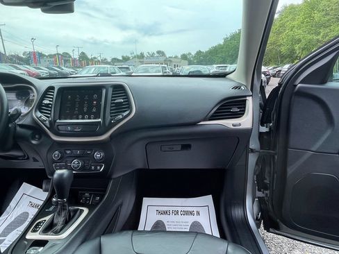 Used 2017 Jeep Cherokee Limited AWD/4WD image 28