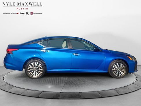 Used 2025 Nissan Altima 2.5 SV image 17