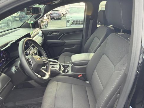 Used 2024 Chevrolet Colorado LT w/ LT Convenience Package II AWD/4WD image 3