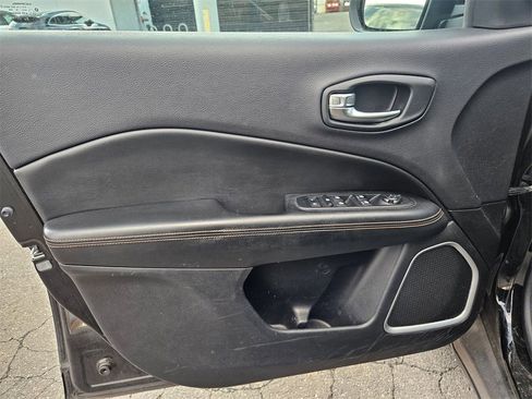 Certified 2018 Jeep Compass Limited image 11