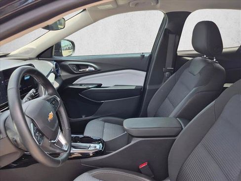 Used 2025 Chevrolet Trax LT w/ Driver Confidence Package FWD image 9