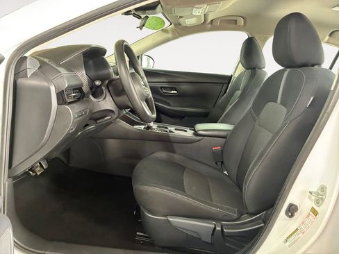 Used 2024 Nissan Sentra SV FWD image 9