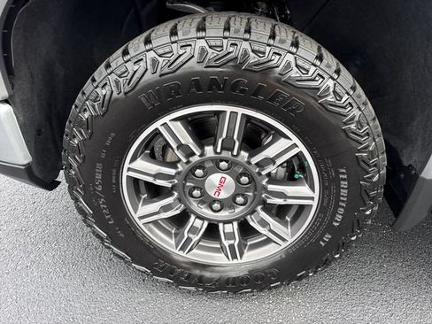 Used 2025 GMC Sierra 1500 AT4 w/ Technology Package AWD/4WD image 48