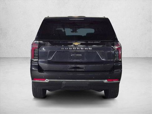 Used 2025 Chevrolet Suburban LS RWD image 6