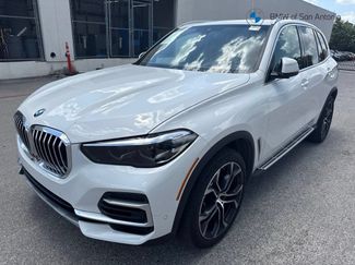 Used 2023 BMW X5 sDrive40i w/ Premium Package RWD video 1