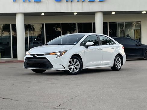 Used 2024 Toyota Corolla LE image 2