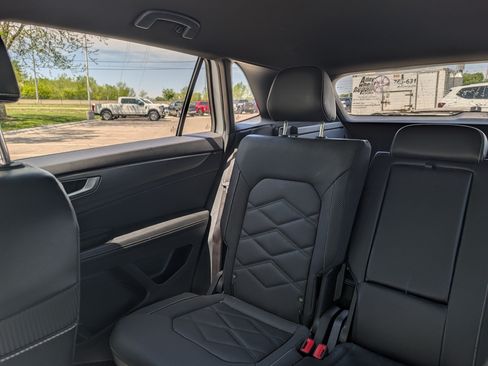 Certified 2024 Volkswagen Atlas Cross Sport SE AWD/4WD image 12