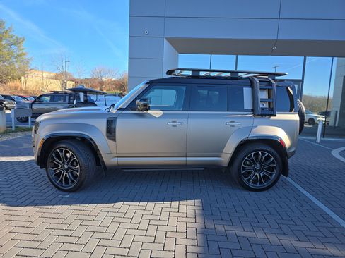 Certified 2025 Land Rover Defender 110 image 9