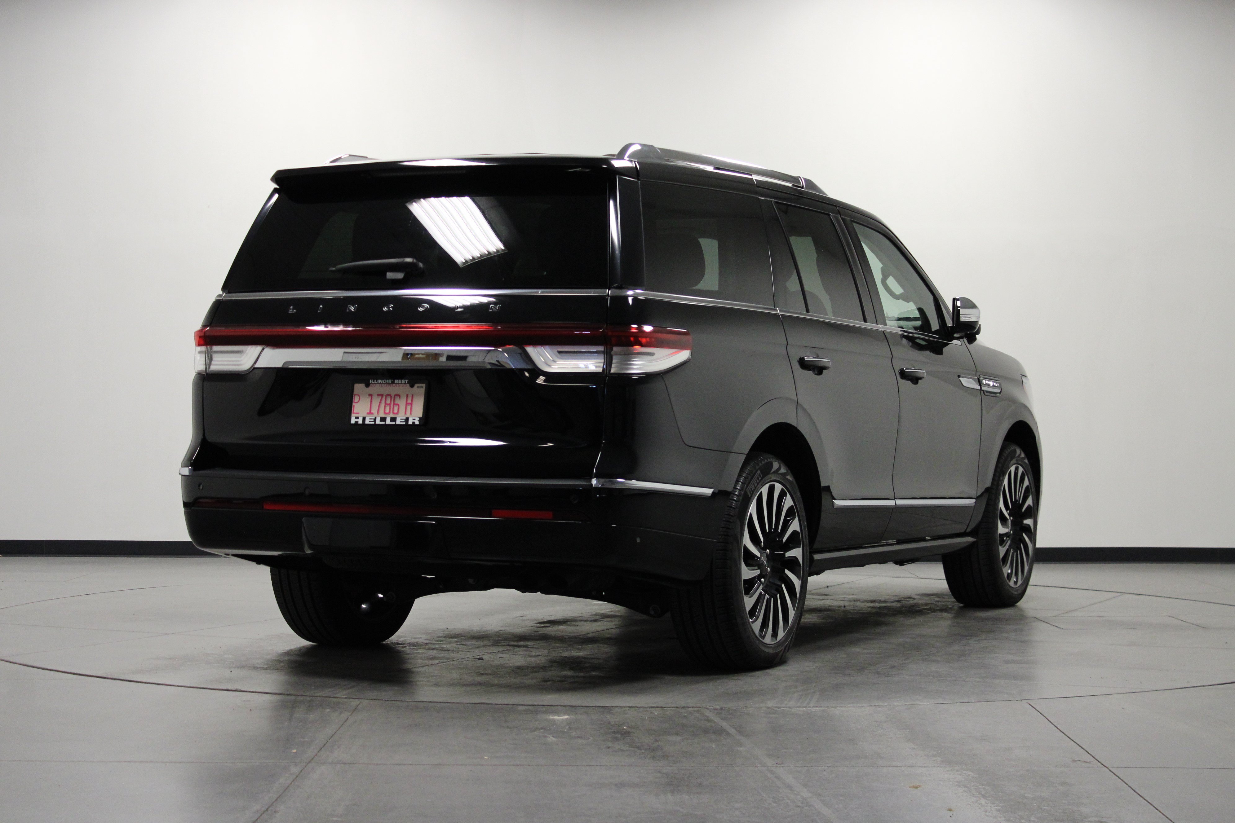 Used 2023 Lincoln Navigator Black Label AWD/4WD image 4