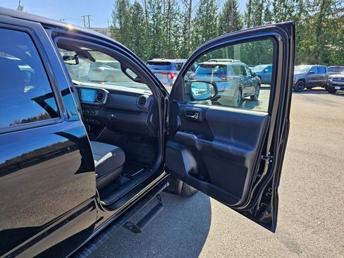 Used 2021 Toyota Tacoma TRD Sport AWD/4WD image 27