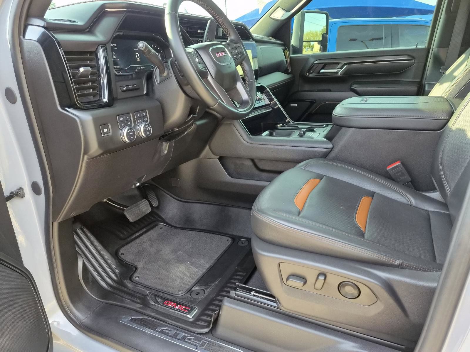 Used 2025 GMC Sierra 2500 AT4 w/ AT4 Premium Plus Package AWD/4WD image 2