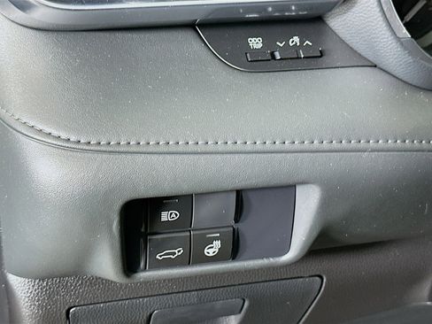 Used 2020 Toyota Highlander Limited image 17