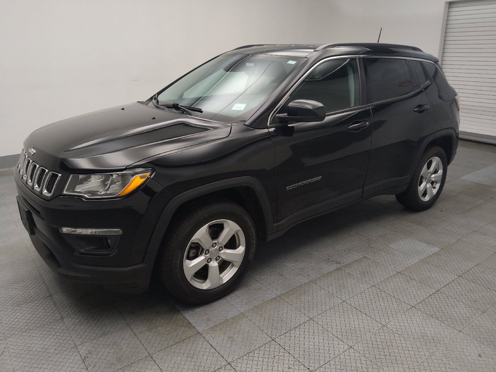 Used 2017 Jeep Compass Latitude w/ Cold Weather Group AWD/4WD image 2