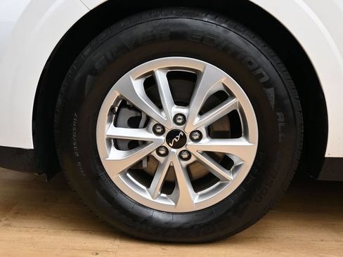 Used 2022 Kia Carnival LX FWD image 11