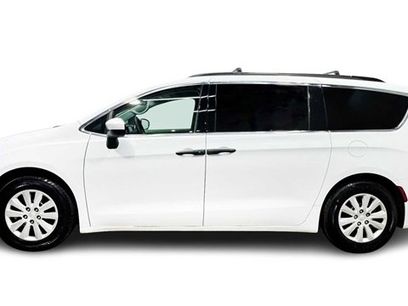 Used 2022 Chrysler Voyager LX