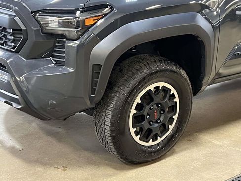 Used 2024 Toyota Tacoma TRD Off-Road image 8