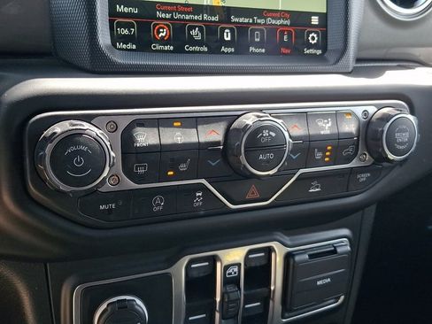 Used 2023 Jeep Wrangler Unlimited Sahara w/ Cold Weather Group AWD/4WD image 15