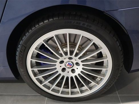 Certified 2022 BMW ALPINA B7 xDrive w/ Luxury Rear Seating Package image 10