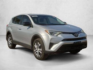 Used 2018 Toyota RAV4 LE FWD video 3