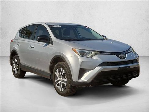 Used 2018 Toyota RAV4 LE FWD image 3