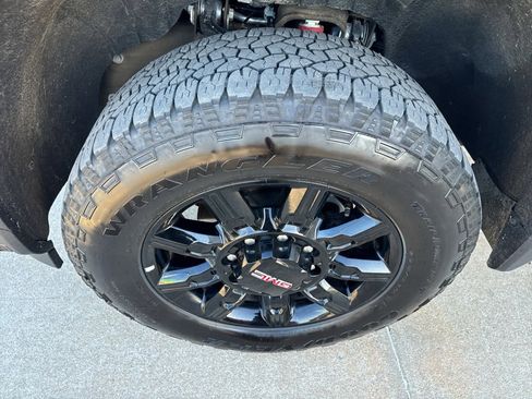 Used 2025 GMC Sierra 2500 AT4 image 23