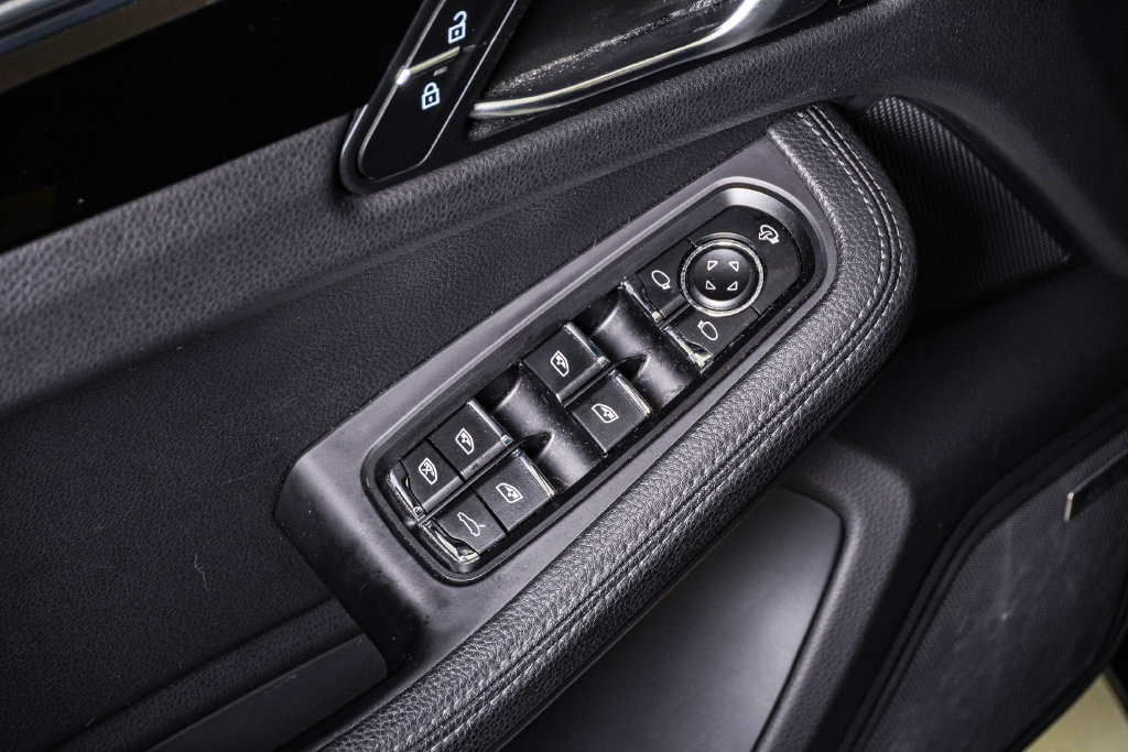 Certified 2023 Porsche Macan Turbo AWD/4WD image 26