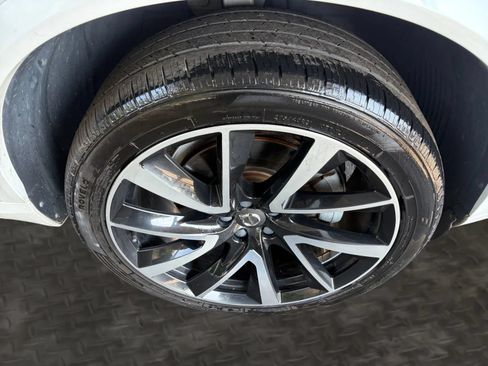 Used 2018 Volvo XC90 T6 Momentum w/ Convenience Package AWD/4WD image 40