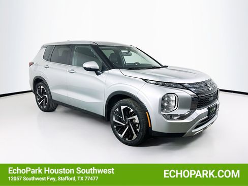 Used 2024 Mitsubishi Outlander SE image 1