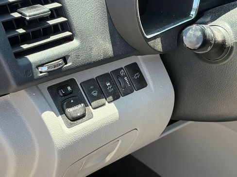 Used 2013 Toyota Highlander Limited FWD image 7