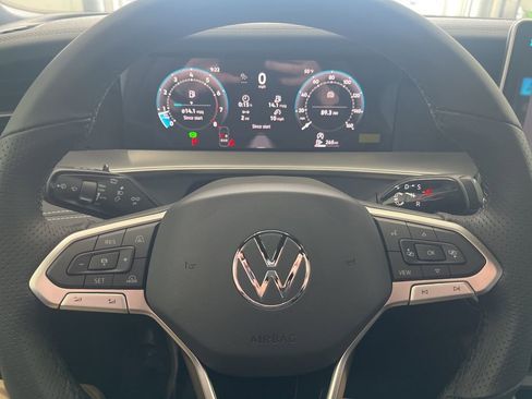 New 2026 Volkswagen Tiguan SE R-Line FWD image 17