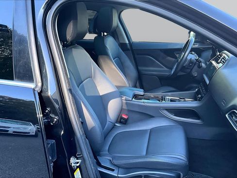 Used 2019 Jaguar F-PACE Premium AWD/4WD image 9
