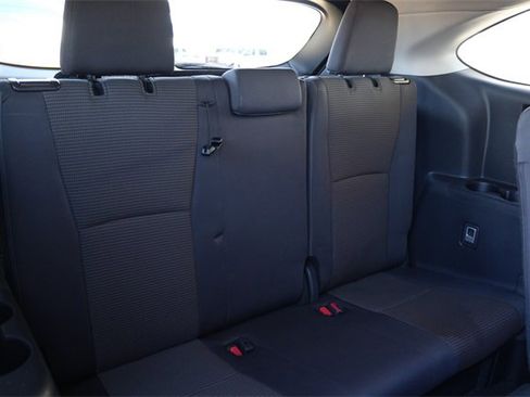 Used 2024 Toyota Highlander LE image 22