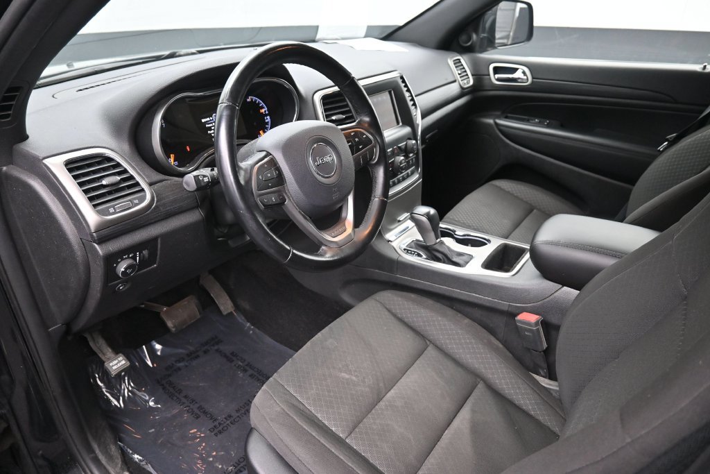 Used 2021 Jeep Grand Cherokee Laredo AWD/4WD image 19