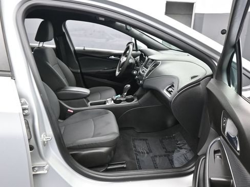 Used 2019 Chevrolet Cruze LT w/ RS Package FWD image 35