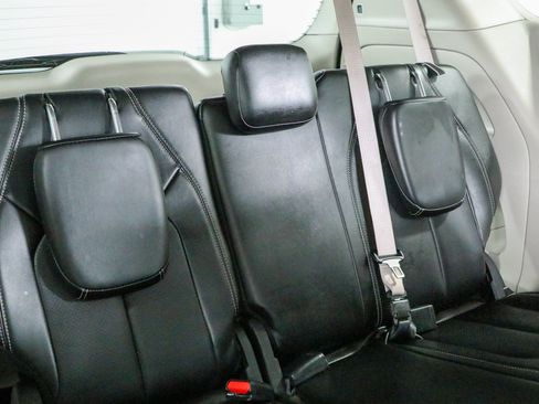 Used 2024 Chrysler Pacifica Touring-L FWD image 29