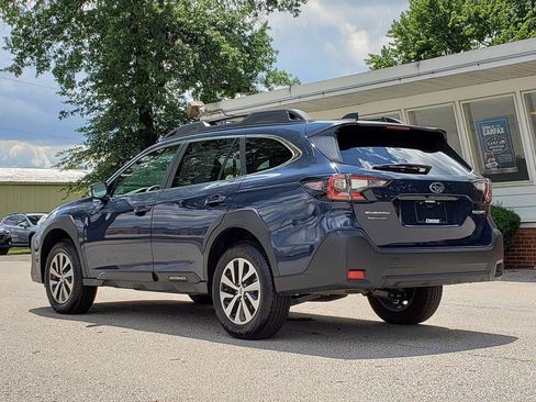 Used 2025 Subaru Outback Premium AWD/4WD image 3
