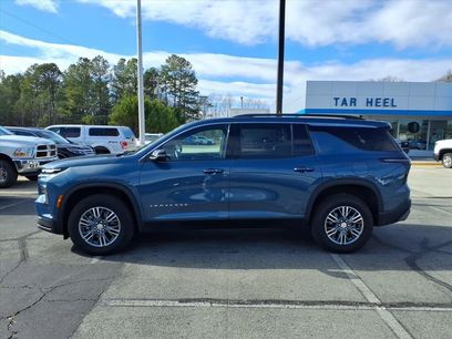 Used 2025 Chevrolet Traverse LT