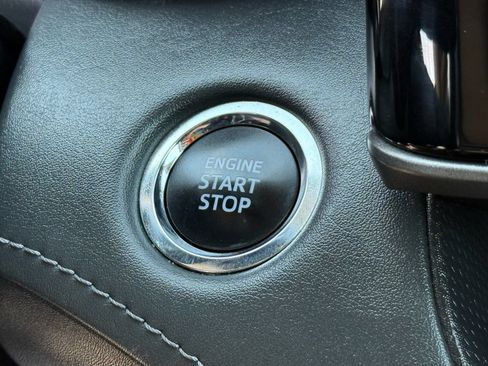 Used 2023 Toyota Highlander XLE FWD image 25