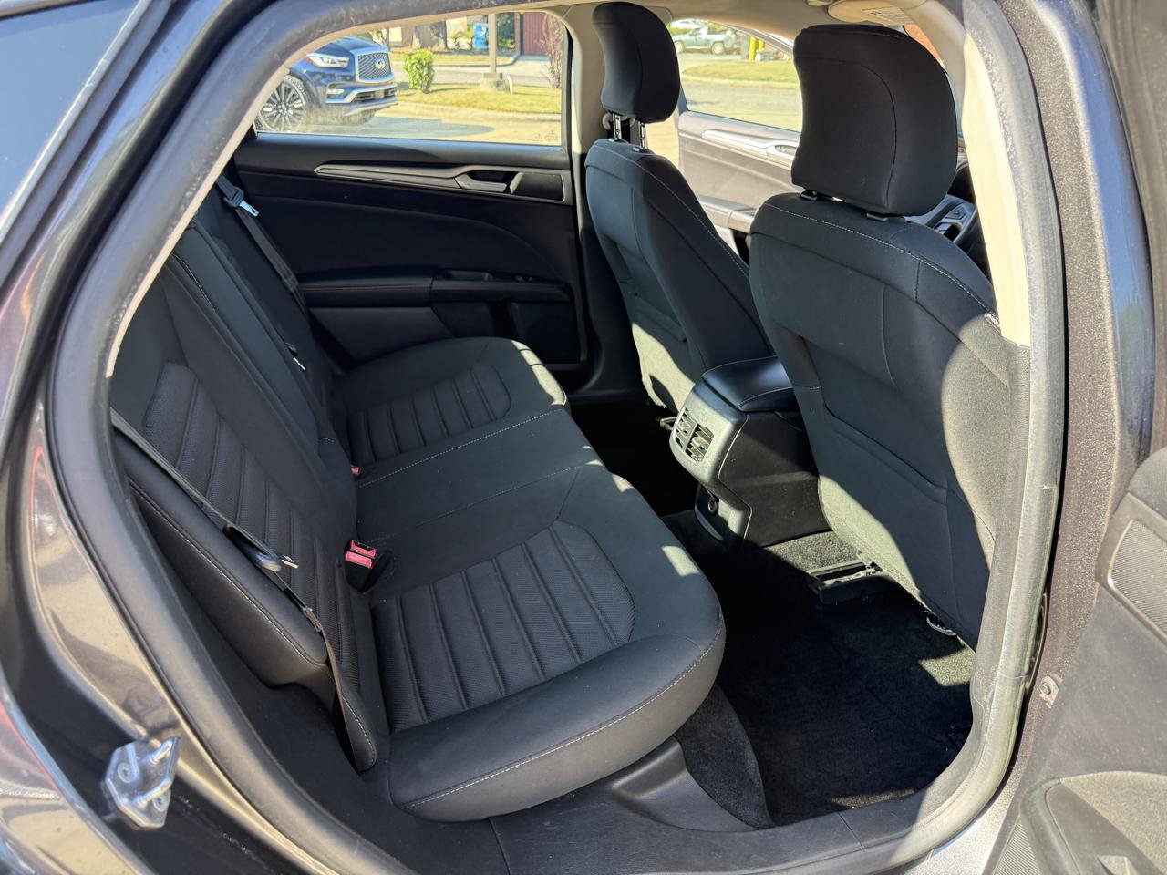 Used 2018 Ford Fusion SE w/ Fusion SE Technology Package FWD image 23