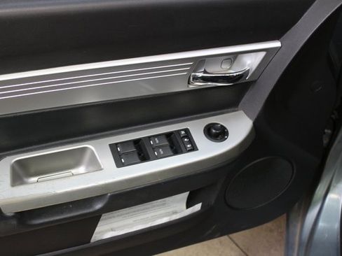 Used 2009 Chrysler Sebring Touring image 11