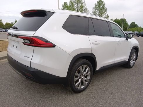 Used 2024 Toyota Grand Highlander AWD image 3