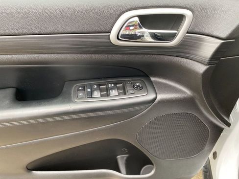 Used 2021 Jeep Grand Cherokee Laredo image 11