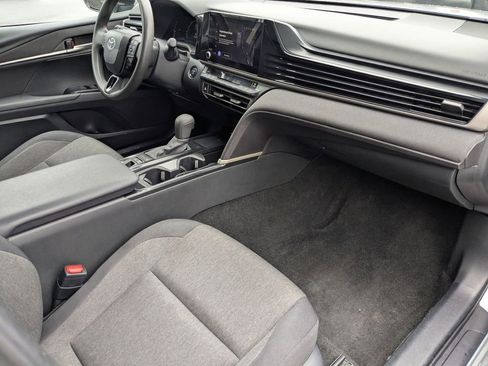 Used 2025 Toyota Camry LE image 32