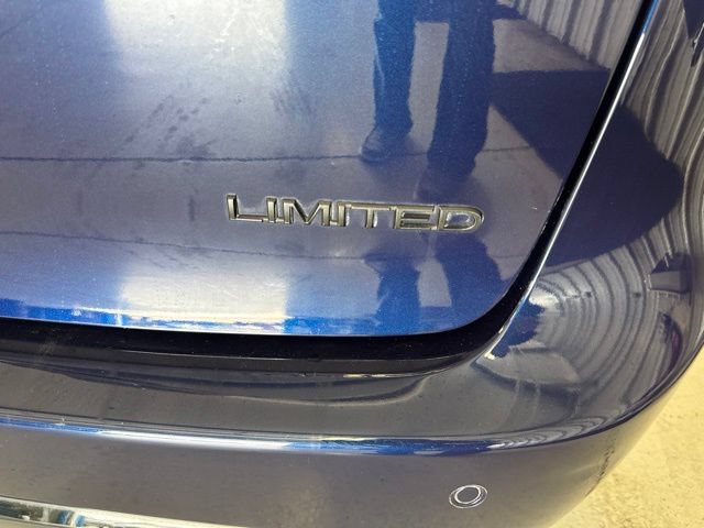 Used 2019 Chrysler Pacifica Limited w/ Advanced Safetytec Group FWD image 14