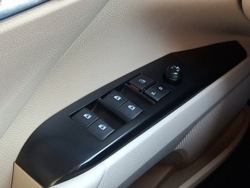 Used 2019 Toyota Camry LE image 25