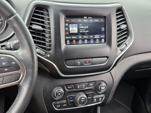 Used 2019 Jeep Cherokee Latitude Plus FWD image 22