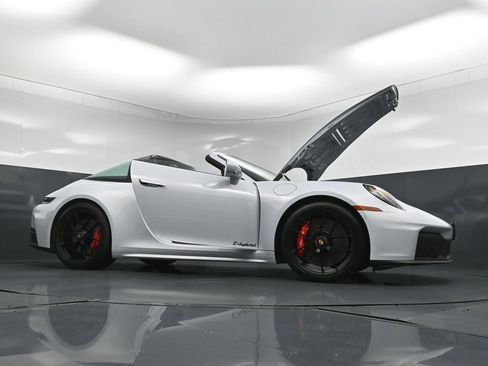 Certified 2025 Porsche 911 Targa 4 GTS AWD/4WD image 36
